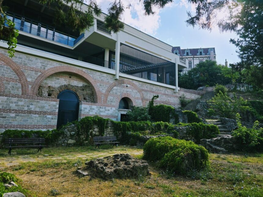 edificiul roman cu mozaic restaurat si in asteptarea redeschiderii se fac ultimele retusuri 68dc60bb4bcb1