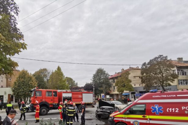 foto accident infiorator la harsova o motocicleta a ajuns pe trotuar au intervenit salvatorii de la smurd 68f351700a94c