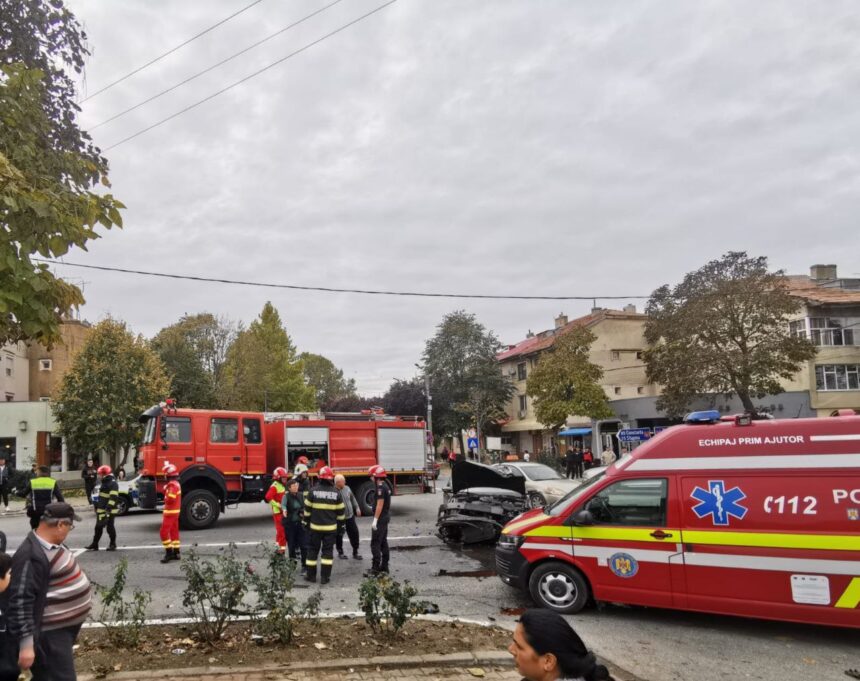 foto accident infiorator la harsova o motocicleta a ajuns pe trotuar au intervenit salvatorii de la smurd 68f351700a94c