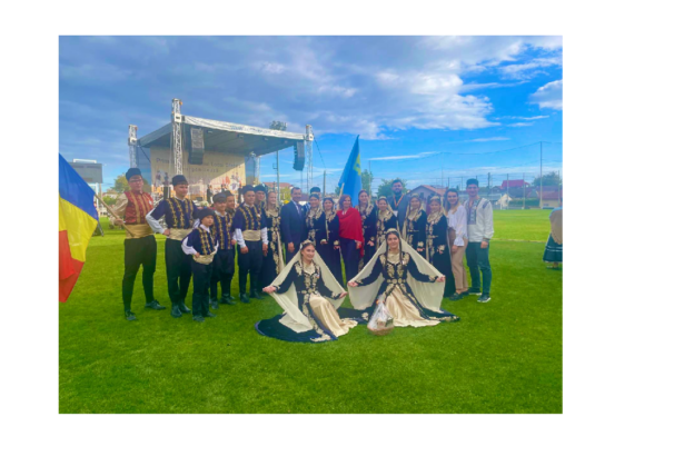 foto ansamblul udttmr can renkler din topraisar ambasador al culturii tatare la festivalul toamnei de la carcea judetul dolj 6900fb7757cbf