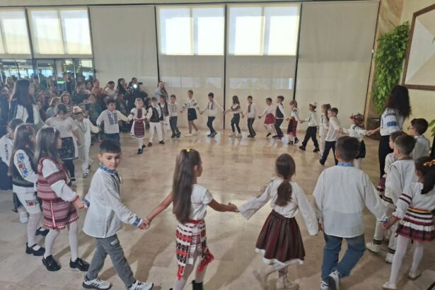 foto elevii de la scoala gimnaziala mihai eminescu din costinesti au celebrat multiculturalitatea dobrogei 68f23f943cdaf