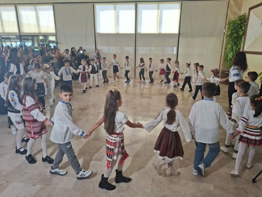 foto elevii de la scoala gimnaziala mihai eminescu din costinesti au celebrat multiculturalitatea dobrogei 68f23f943cdaf