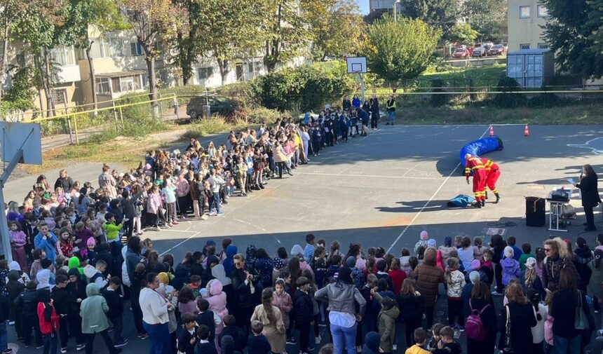 foto exercitiu de simulare a unui cutremur la scoala gimnaziala nr 3 ciprian porumbescu din constanta 68eccefd58c69