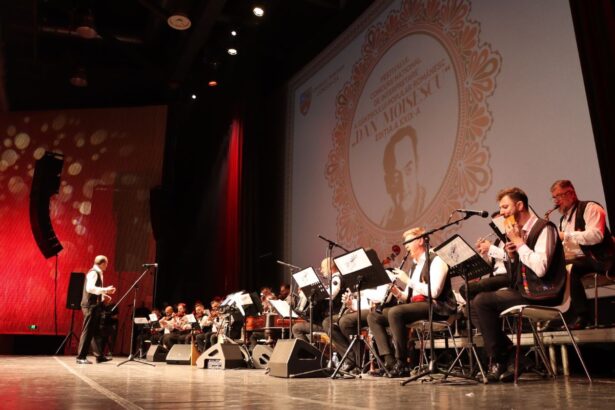 foto gala de premiere a festivalului dan moisescu 2025 la centrul cultural judetean constanta teodor t burada marele trofeu a fost castigat de grigorie moisa 68e8e185a09e6
