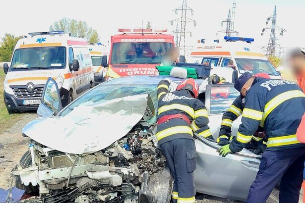 foto groaznic accident rutier in slobozia patru persoane ranite in urma unui carambol cu patru masini implicate 68f4c60f7bd85