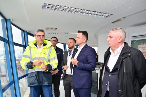 foto la initiativa deputatului pnl constanta marian crusoveanu comisia parlamentara pentru transporturi si infrastructura si a desfasurat lucrarile la constanta 68e919c87f133