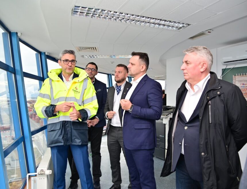 foto la initiativa deputatului pnl constanta marian crusoveanu comisia parlamentara pentru transporturi si infrastructura si a desfasurat lucrarile la constanta 68e919c87f133
