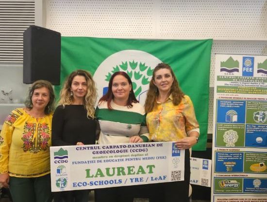 foto liceul tehnologic lazar edeleanu din navodari distins cu steagul verde la seminarul national ccdg 68ee6dd5d13ee