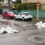 foto primaria constanta sacii de nisip montati pentru protectia impotriva inundatiilor nu trebuie deteriorati 68e4e2b5efe37