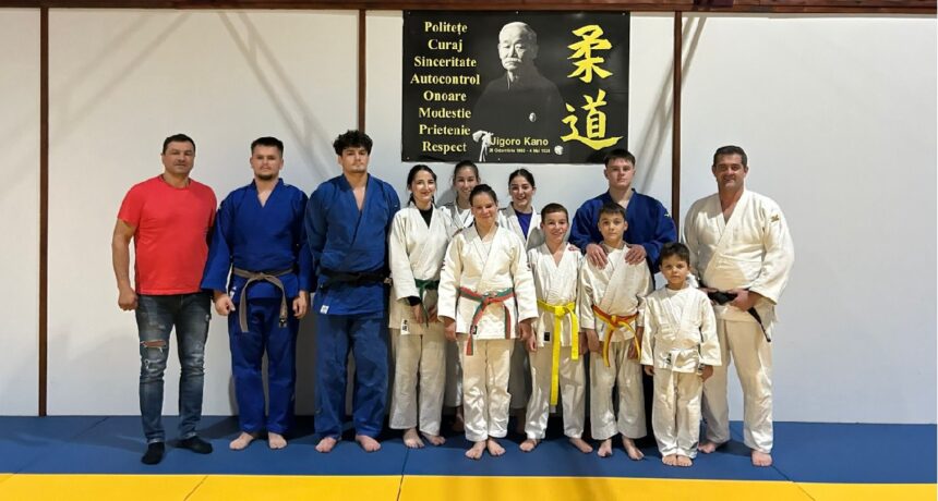 foto primaria cumpana investeste in sportul de performanta a fost inaugurata noua sala de judo 68efbf555abbc