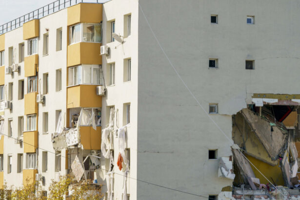 foto primele 4 familii afectate de explozia din rahova mutate in locuinte mobilate si utilate 111 de persoane sunt cazate in hoteluri 68f65fc953c28