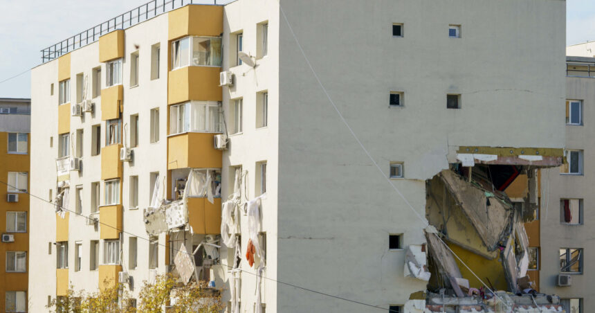 foto primele 4 familii afectate de explozia din rahova mutate in locuinte mobilate si utilate 111 de persoane sunt cazate in hoteluri 68f65fc953c28