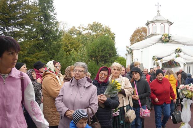 foto sarbatoare duhovniceasca cumpana a sarbatorit hramul bisericii sfanta cuvioasa parascheva 68ee4aaebc0c2