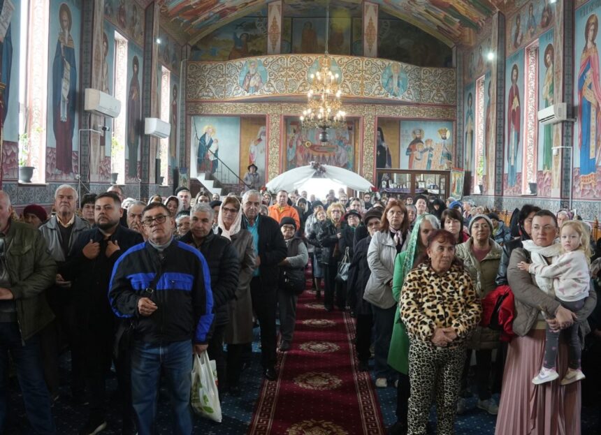 foto sarbatoare duhovniceasca cumpana sarbatoreste hramul bisericii sfanta cuvioasa parascheva 68ee4728c86bb