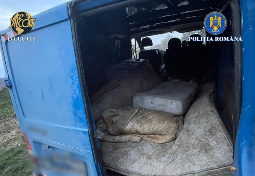 SCLAVI explotați de doi bărbați, salvați de polițiști: Dormeau într-o mașină, erau trimiși la cerșit și puși la muncă fără zile libere 1 foto sclavi explotati de doi barbati salvati de politisti dormeau intr o masina erau trimisi la cersit si pusi la munca fara zile libere 69022d7096908