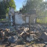foto si tu poti face o fapta buna o bunica si cei doi nepoti ai sai din baneasa locuiesc intr un adapost improvizat dupa ce casa le a fost mistuita de flacari 68dd5905ba647