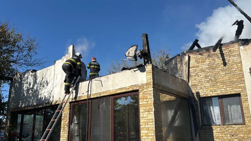 Tragedie la Murighiol în prag de iarnă: un incendiu a distrus locuința din incinta Pensiunii Cristian. Proprietarii cer sprijin pentru reconstrucție. 1 foto tragedie la murighiol in prag de iarna un incendiu a mistuit locuinta din incinta pensiunii cristian proprietarii cer sprijin pentru reconstructie 68ff9f6572b5e