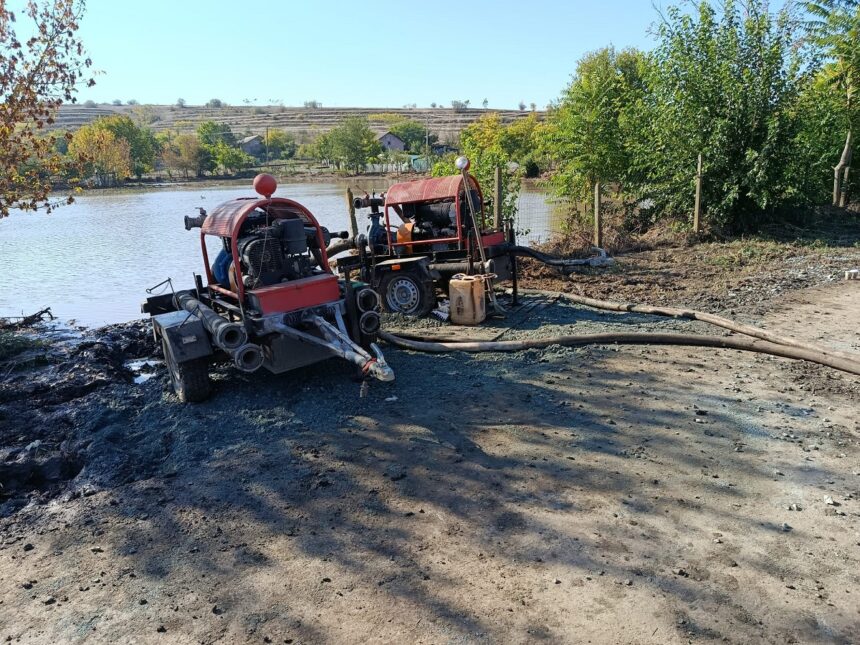 foto video drama localnicilor din silistea inundatiile le au distrus casele iar pompierii ii ajuta sa si salveze bunurile 68e8de32248a9