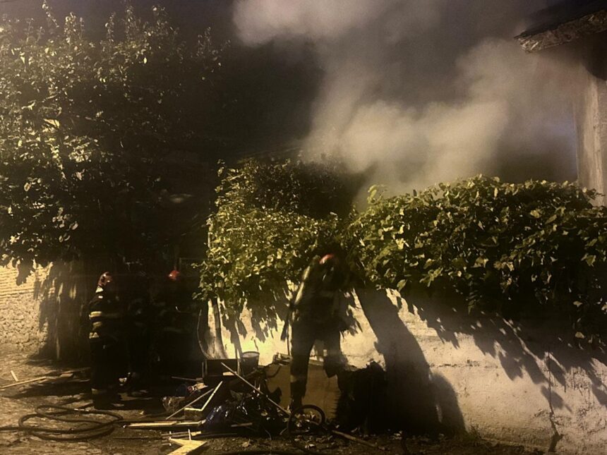 foto video incendiu violent in tulcea cu degajari intense de fum pompierii intervin cu trei autospeciale de stingere si smurd ul 68ea8b0c51069