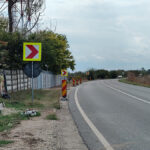 foto video la 2 mai au inceput lucrarile de amenajare a drumului ce va uni trotuarul statiunii de pista de biciclete din vama veche 68de725818f2c