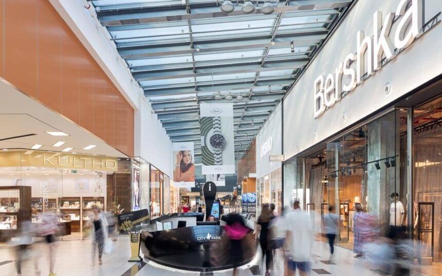 furt de adidasi la mall hot profesionist din constanta condamnat la inchisoare cu executare 68dc53fbc9539