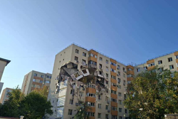 galerie foto explozie puternica intr un bloc din rahova in bucuresti doi morti si zeci de persoane ranite 68f1ea9a8652f
