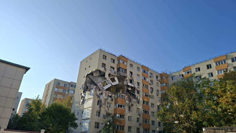 galerie fotovideo explozie puternica intr un bloc din rahova in bucuresti doi morti si zeci de persoane ranite au fost activate planurile rosu si alb 68f1f89c1af65