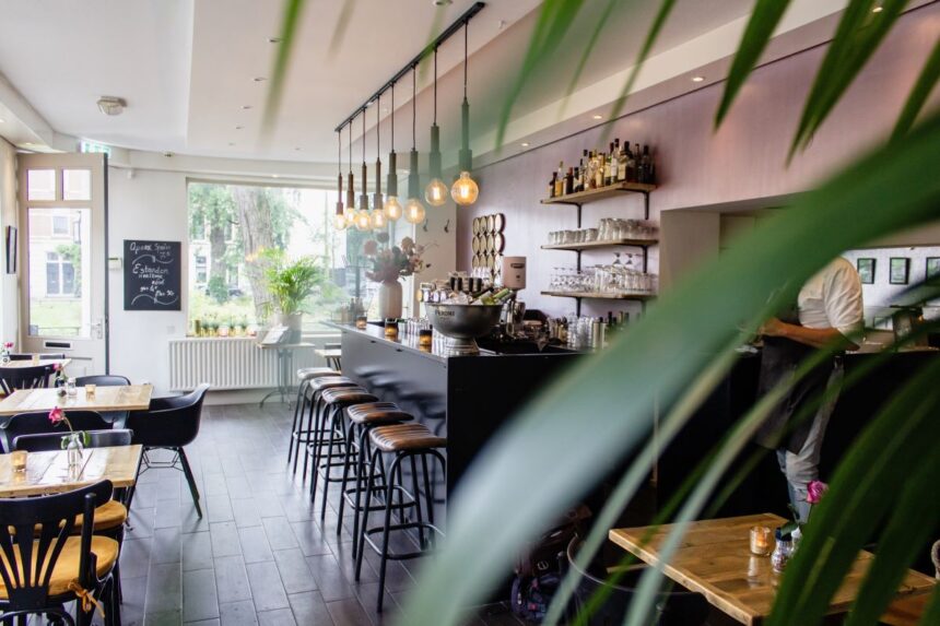 grecul nicolaos skantzikas fostul partener de afaceri al lui radu mazare deschide un restaurant pe strada stefan cel mare din constanta 68e8d6fa95ca2