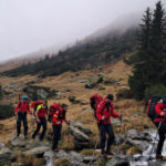 Un bărbat a decedat pe munte, în Făgăraş, după ce a căzut 500 de metri de pe Vârful Lespezi. Recuperarea cadavrului este extrem de dificilă. 5 inca un barbat a murit pe munte in fagaras dupa ce a cazut 500 de metri din varful lespezi recuperarea cadavrului foarte dificila 68fe302deb295