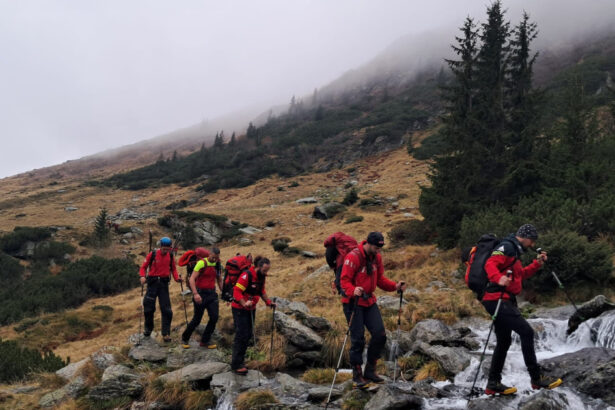 inca un barbat a murit pe munte in fagaras dupa ce a cazut 500 de metri din varful lespezi recuperarea cadavrului foarte dificila 68fe302deb295