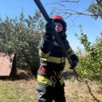 incendiu in satul nou o magazie in care se afla doua butelii cuprinsa de flacari 68e130c558296
