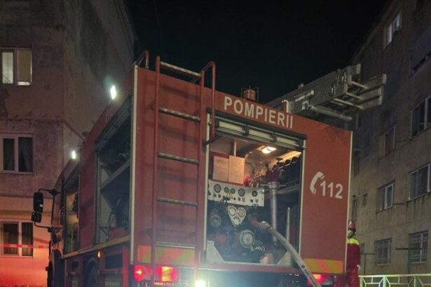 incendiu puternic la un apartament din constanta un barbat resuscitat si transportat la spital 12 persoane s au autoevacuat 68e88d24d9fb9