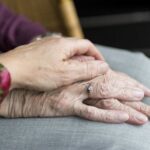 individul care si pedepsea mama sufocand o cu perna a fost condamnat la inchisoare cu executare 68e42b681467e