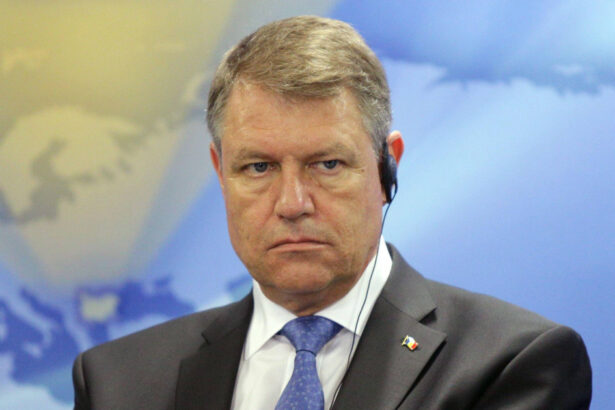 klaus iohannis a fost executat silit de anaf fostul presedinte al romaniei trebuie sa predea cheile casei din sibiu 68dedd0969922