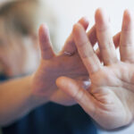 Legea femicidului și realitatea din Constanța: femeie agresată pe stradă de partenerul care nu acceptă despărțirea! 7 legea femicidului si realitatea din constanta femeie lovita cu pumnul in gura pe strada de partenerul care nu accepta despartirea 6903f613845b6