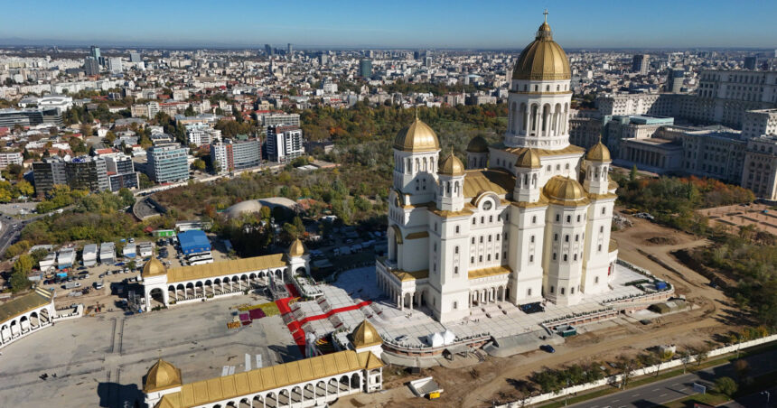 Slujba de sfințire a picturii Catedralei Naționale a început, mii de oameni asistând la inaugurare. 1 live videotext a inceput slujba de sfintire a picturii catedralei nationale mii de oameni au venit pentru a asista la inaugurare 68fdca48f2f1e