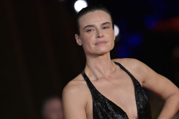 mel gibson i a infuriat pe conservatori dupa ce a ales o actrita pro avort in rolul fecioarei maria pentru invierea lui hristos 690384f9a6e5a