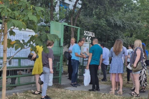 ministerul educatiei propune reducerea posturilor din invatamantul preuniversitar de stat cu peste 14 000 68de8a5bef7c3