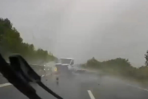 momentul in care soferul unei autoutilitare pierde controlul volanului accident pe a1 surprins cu o camera de bord 68e62bd0c3a7a