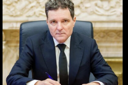 nicusor dan a promulgat legea care sanctioneaza coruperea functionarilor publici straini in operatiunile economice internationale 68f1384d5aa06