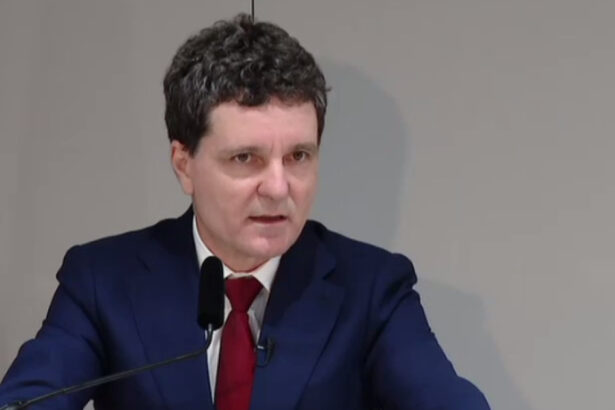 nicusor dan fortand un salariu minim prea mare anumite activitati risca sa devina necompetitive 68fbd7257f917