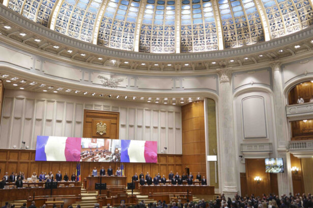 numarul parlamentarilor ar putea fi redus cu 10 scenariul a fost discutat in sedinta coalitiei la propunerea udmr surse 6900ebd99a8d8