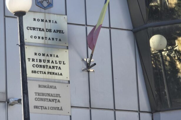 o grefiera din constanta a chemat guvernul in judecata din cauza ca i a taiat sporul pentru munca in conditii vatamatoare 68f36a9270351