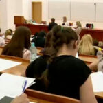 o studenta din constanta a castigat procesul impotriva universitatii care a obligat o sa plateasa zeci de mii de euro pentru transfer 68f09ebe21dff