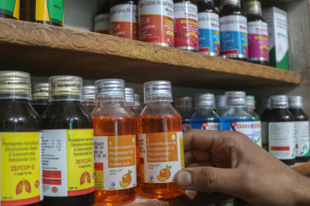 oms a emis o alerta cu privire la trei siropuri de tuse fabricate in india dupa moartea a zeci de copii 68ee6c84eef00