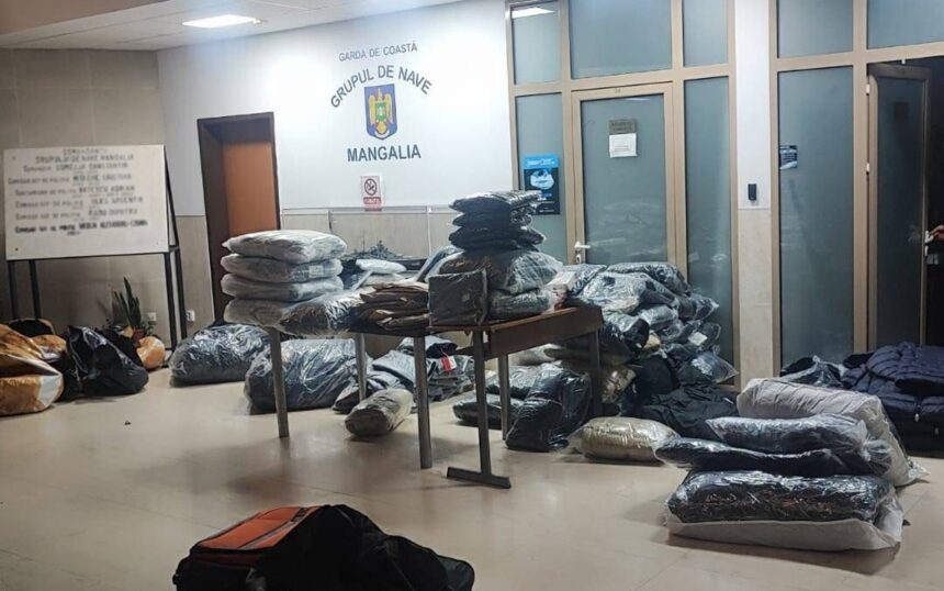 Oprire cu surprize la Mangalia: haine de firmă contrafăcute, descoperite într-un autocar sosit din Turcia 1 oprire cu surprize la mangalia haine de firma false descoperite intr un autocar care venea din turcia 68ff67258b885