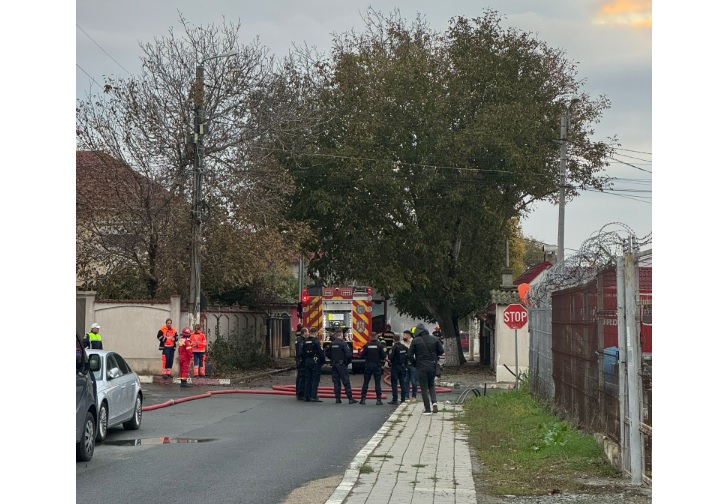 Peste 50 de persoane evacuate în Năvodari după ruperea unei țevi de gaz în urma unui accident rutier 1 peste 50 de persoane au fost evacuate in navodari dupa ce o teava de gaz a fost rupta in urma unui accident rutier 68ff8a0ff3343