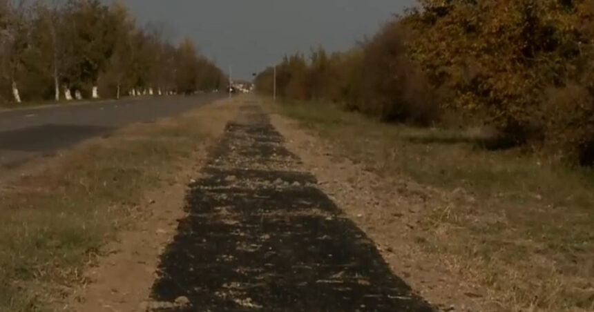 pista pentru biciclete turnata peste iarba lucrarile de mantuiala au starnit nemultumirea localnicilor asta intr un an se duce 68f7d47d02c90