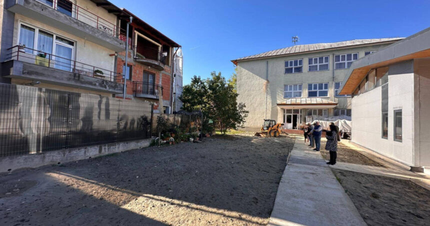 poarta dintr o curte privata deschisa direct in curtea unei scoli din pitesti cristian gentea am vazut multe de cand sunt primar 68ee885d8c4ad