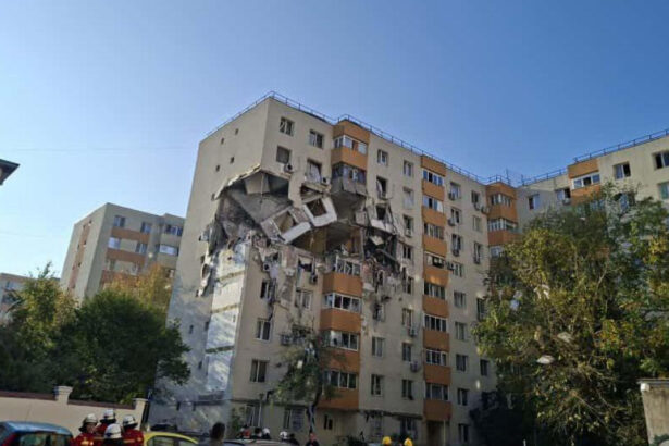 prefectul capitalei apar imagini cu oameni care intra intr un bloc afectat de explozie dar nu sunt din rahova avertisment de la mai 68f4bd6e5e44b